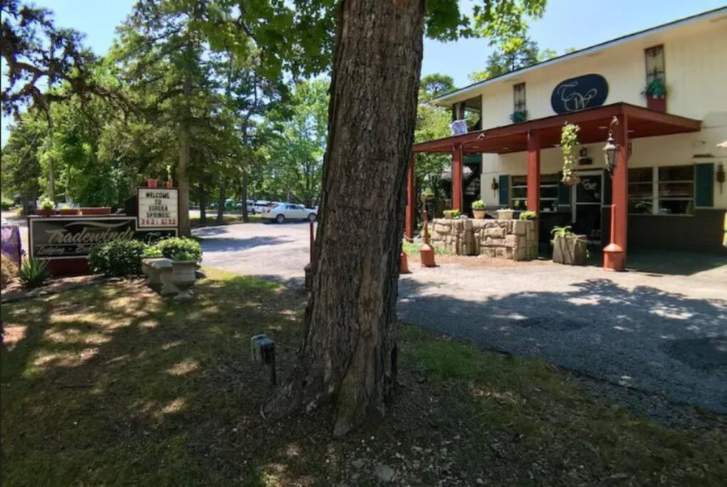 Suite Dreams 101 - Tradewinds Eureka Springs Eksteriør billede